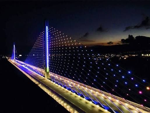 Puente La Novena en Bucaramanga al atardecer